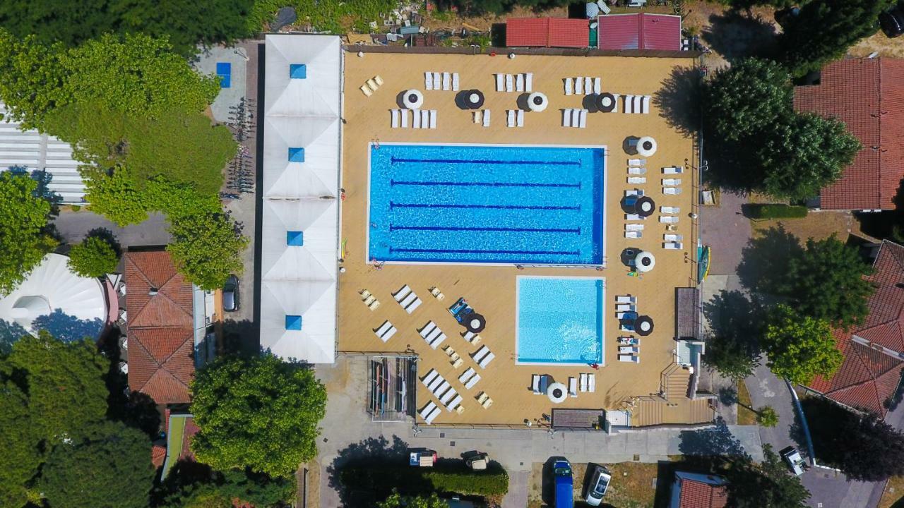 I Tre Moschettieri Camping Village ลิโด ดี ปอมโปซา ภายนอก รูปภาพ