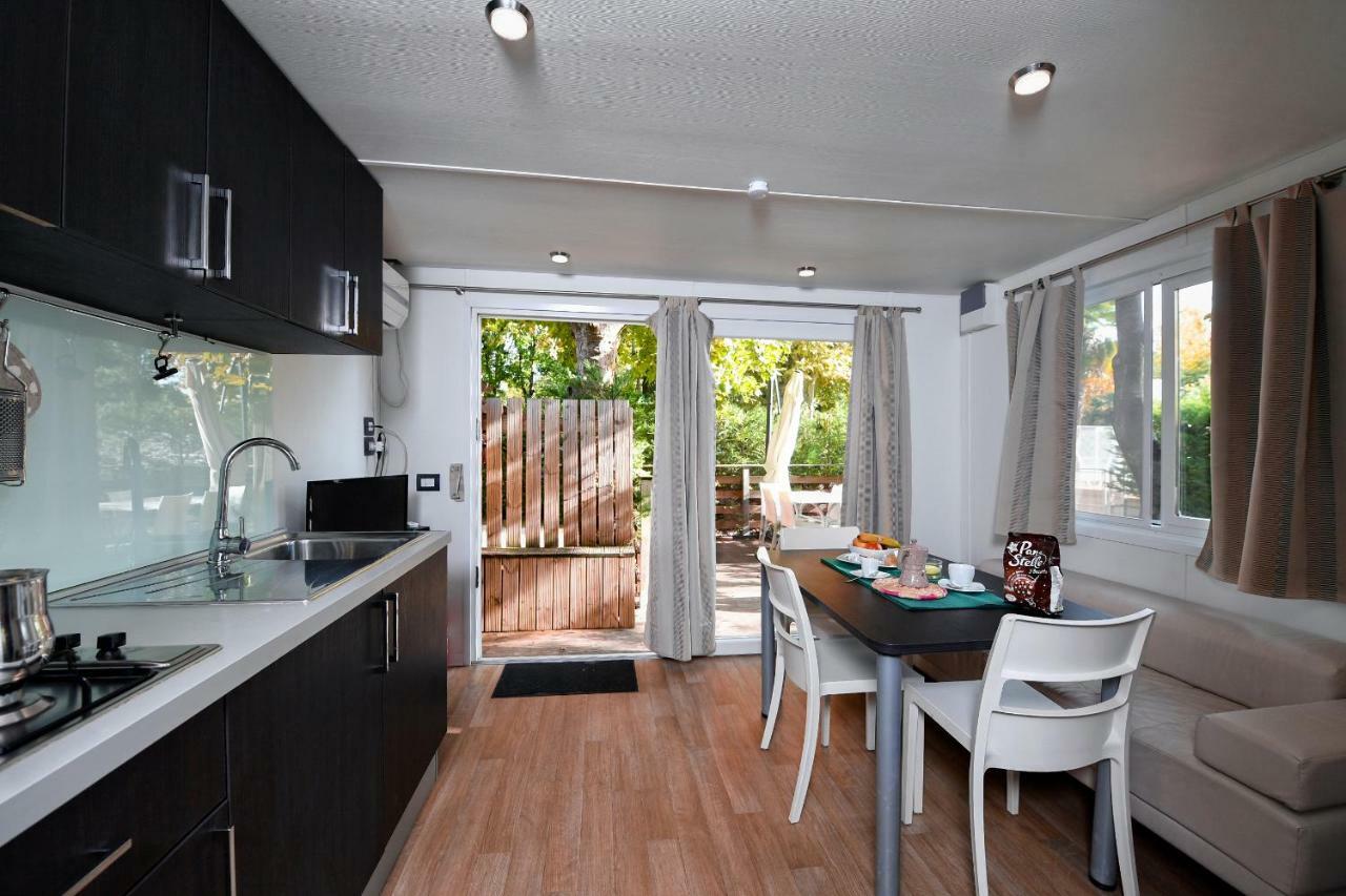 I Tre Moschettieri Camping Village ลิโด ดี ปอมโปซา ภายนอก รูปภาพ